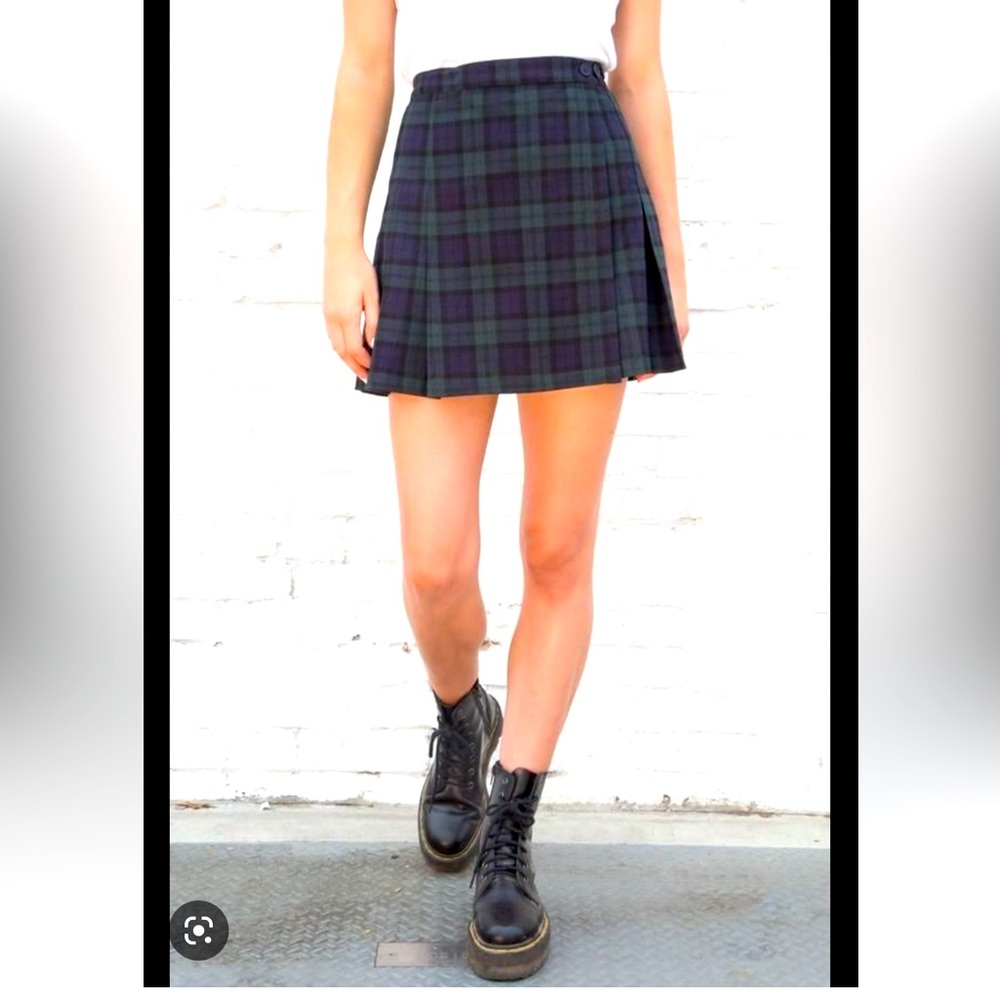 BRANDY MELVILLE Jocelyn tartan green skirt size 26”